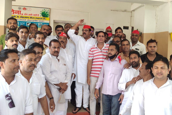 Saharanpur News : सपा व्यापार सभा कार्यकर्ताओं का डीएम कार्यालय पर प्रदर्शन