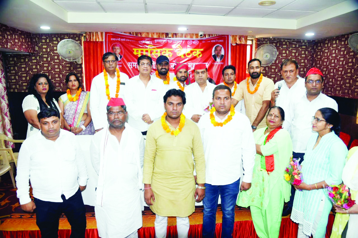 Noida News : जेल से रिहा हुए समाजवादियों का किया सम्मान