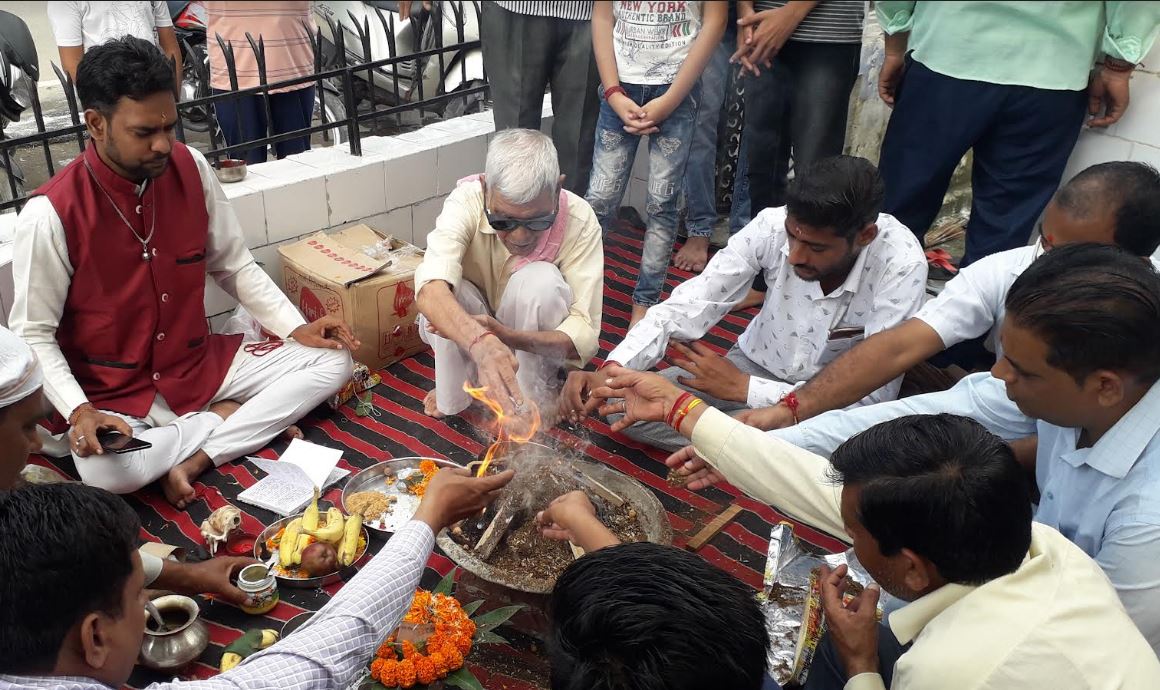 saharanpur news : विश्वकर्मा जयंती पर पूजा अर्चना और हवन आयोजित