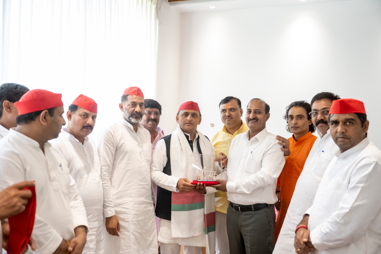 Lucknow/Noida news : विभिन्न दलों के अनेक नेता समाजवादी पार्टी में हुए शामिल