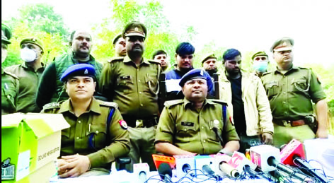 Noida News : गाड़ी में लिफ्ट देकर सवारियों से करते थे लूट