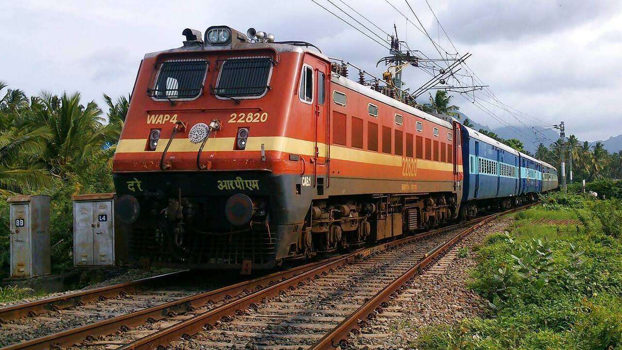 Chat Puja 2022 : छठ पूजा के मद्देनजर चलाई जा रही हैं 124 स्पेशल ट्रेन