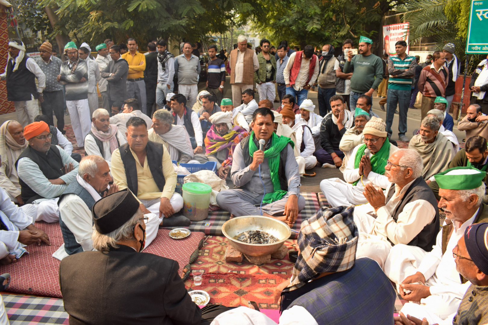 Noida farmers Protest: प्राधिकरण पर फिर जुटे किसान