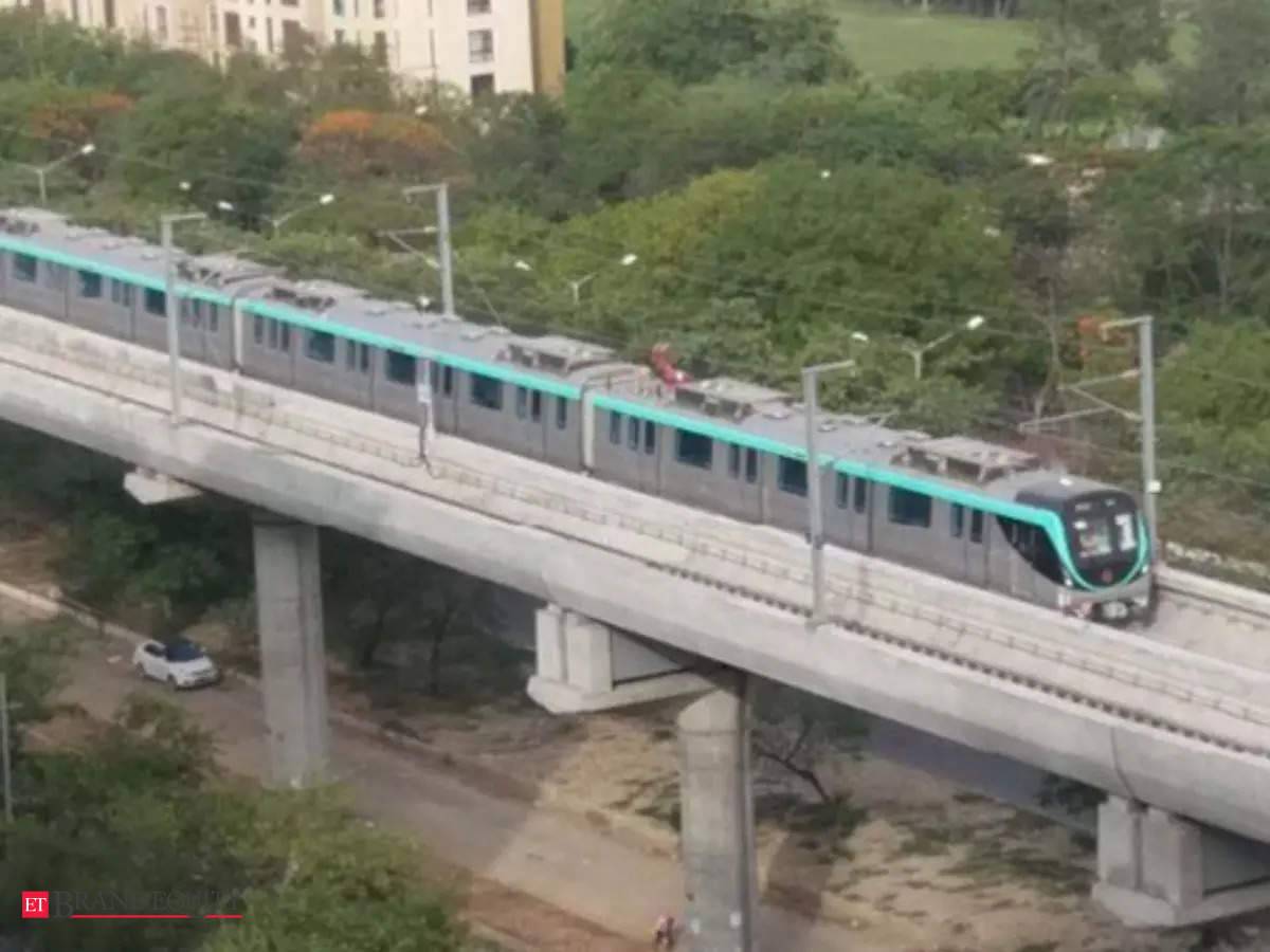 Noida Metro News : नोएडा की नई लाइफ लाइन बनी एक्वा मेट्रो ,एक दिन में 52 हजार मुसाफिर कर रहे सफर