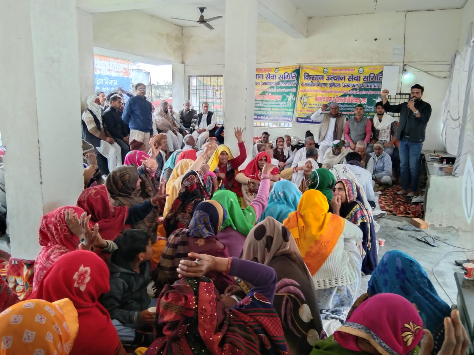 Greater Noida Farmers Protest : किसानों का अनिश्चितकालीन धरना जारी