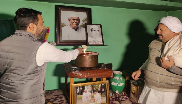 UP Chunav: चुनाव से पहले जयंत चौधरी ने टिकैत दरबार में लगाई हाजिरी, बाबा का आशीर्वाद लेकर दिया बड़ा संदेश