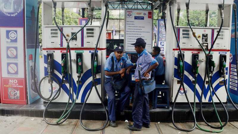 Petrol-Diesel Price: देश में पेट्रोल-डीजल के दाम में दोबारा हुई बढ़ोतरी, 10 दिनों से रेट में हो रहा बदलाव