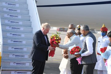 PM Boris Johnson India Visit: भारत दौरे पर आए ब्रिटेन के पीएम बोरिस जॉनसन, द्विपक्षीय संबंध बढ़ाने पर जोर