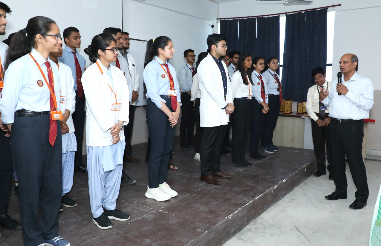 Tirthankar Mahaveer University : प्रोफेशनल लाइफ में प्रॉब्लम सॉल्विंग स्किल्स का विकास जरूरीः कुलपति