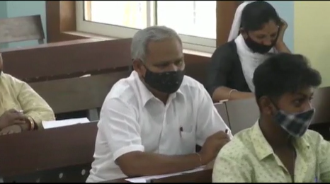 MLA Angada Kanhar: 58 की उम्र में विधायक अंगदा कन्हार ने दी 10वीं की परीक्षा