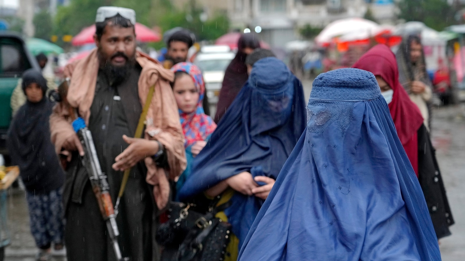 Afghanistan News: तालिबान ने लागू  किया नया नियम पुरुषों, महिलाओं को रेस्तरां में एक साथ बैठने की अनुमति नहीं