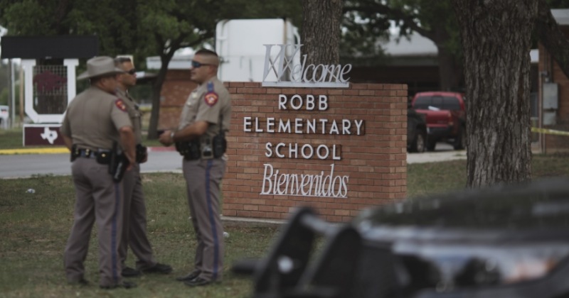 Texas School shooting- अमेरिका के एक स्कूल पर 18 साल के हमलावर ने किया, हमले से पहले अपनी दादी को मारी गोली