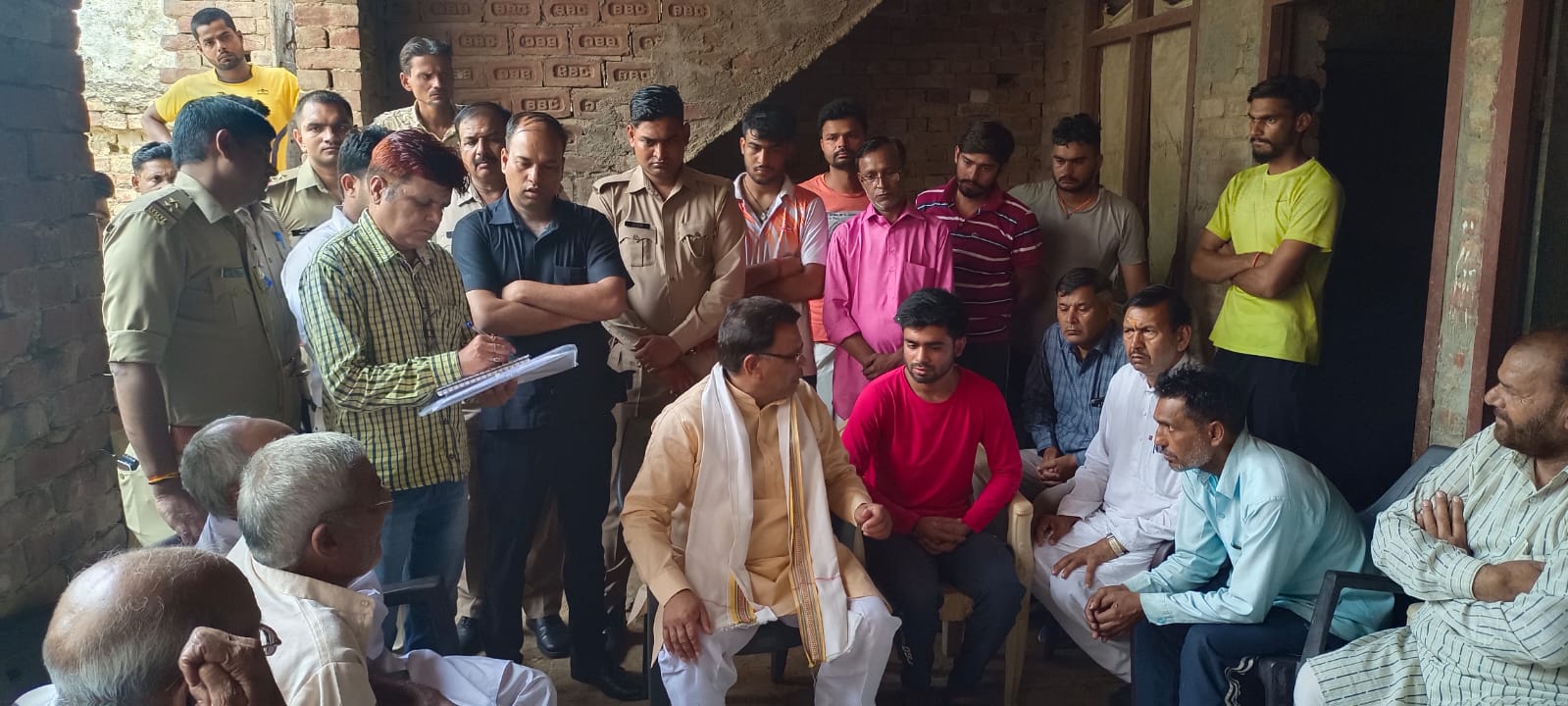 Ghaziabad News : राज्यमंत्री नरेंद्र कश्यपने शहीद बॉबी चौधरी को श्रद्धांजलि अर्पित की