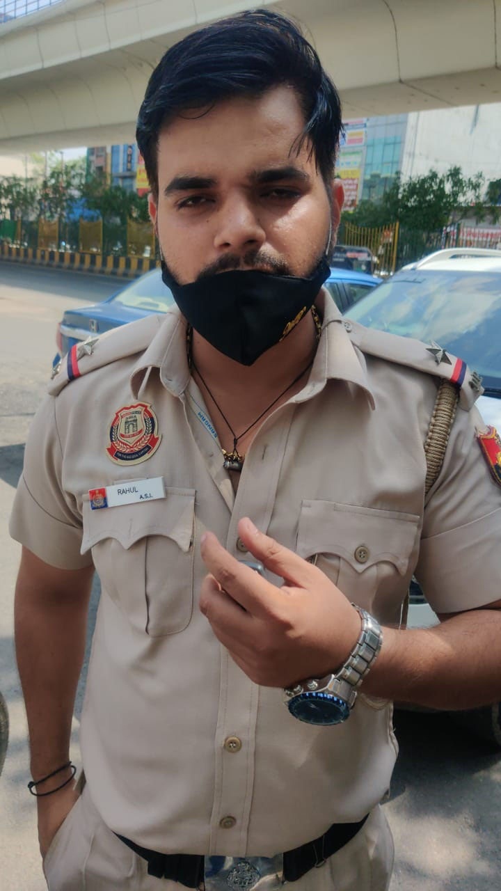 Noida News : दिल्ली पुलिस का फर्जी एएसआई गिरफ्तार