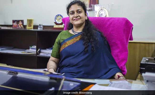 IAS Ritu Maheshwari: नोएडा प्राधिकरण की CEO के विरूद्ध हाईकोर्ट हुआ सख़्त, दिए कठोर आदेश, प्राधिकरण में मची खलबली
