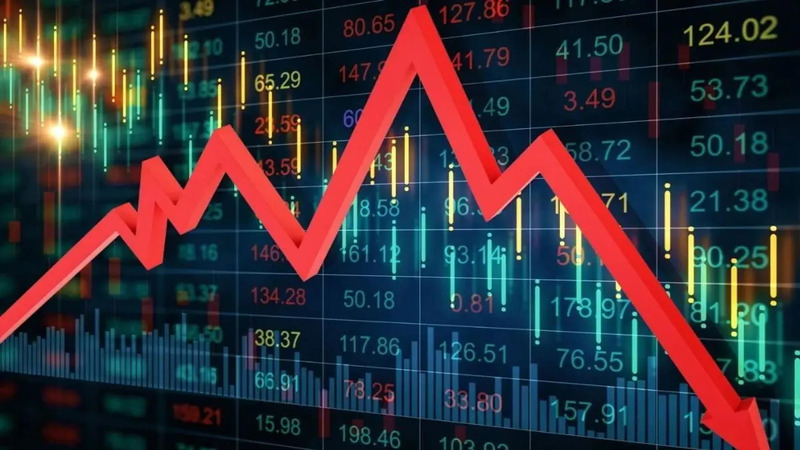 Stock Market: गिरावट के साथ बाजार ने किया आगाज़, सेंसेक्स 696 अंक लुढ़का