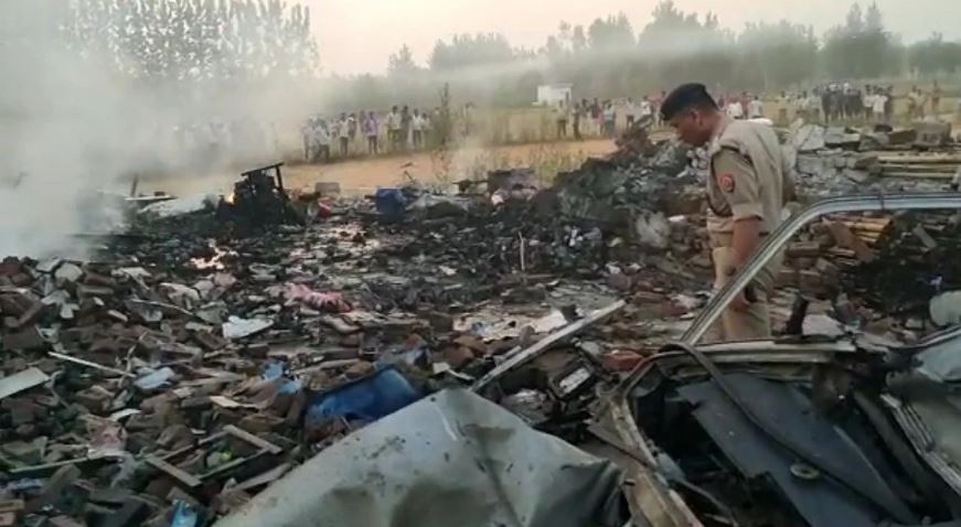 Sahranpur News पटाखा फैक्ट्री में लगी भयंकर आग, चार की मौत कई घायल