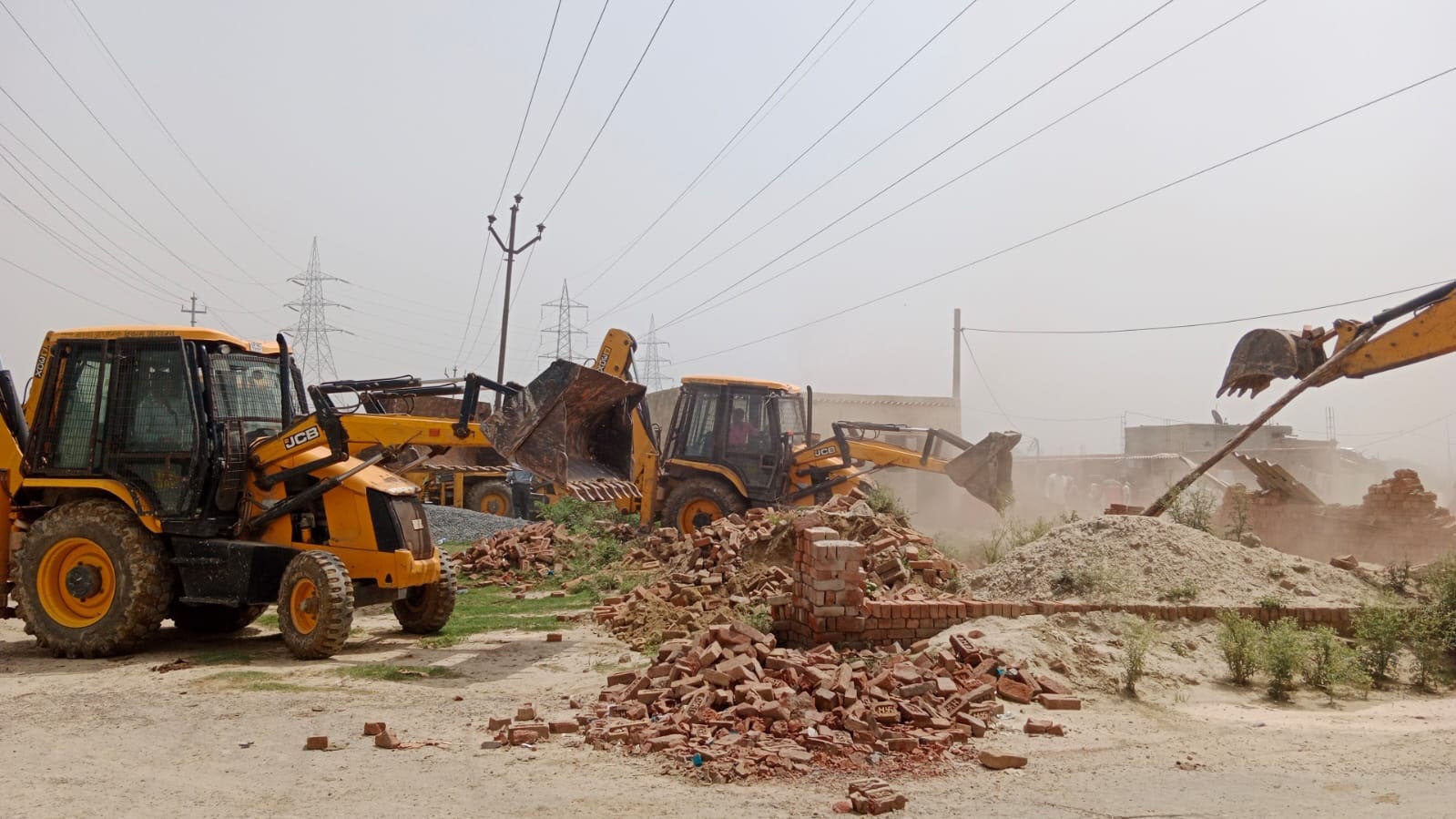 Greater Noida News : 62 करोड़ रुपये कीमत की जमीन से हटाया अतिक्रमण