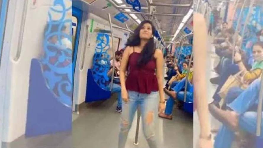 Viral Video: भरी मेट्रो में जमकर थिरकी लड़की, मुसाफिरों ने लिया मजा