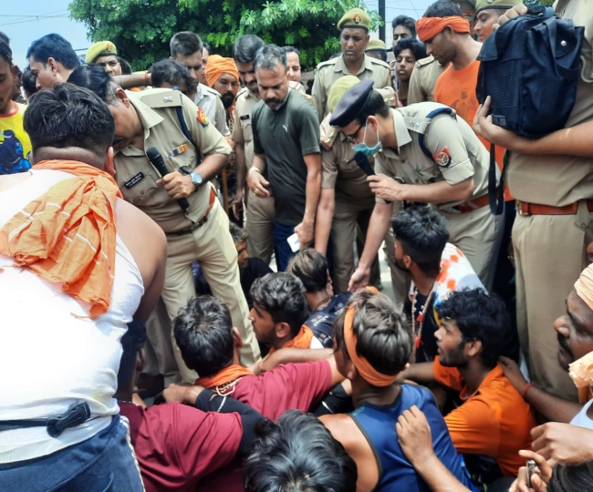 Meerut News : मेरठ में कांवड़ पर थूकने के बाद भारी बवाल, पुलिस ने दोबारा हरिद्वार भेजा