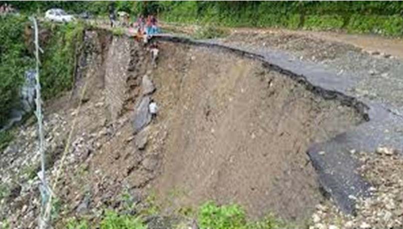 Uttarakhand News : उत्तराखंड में भारी बारिश, रेड अलर्ट, पांच जिलों में स्कूल बंद