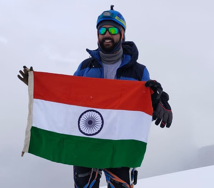 Noida Exclusive : नोएडा के लाल आपने  कर दिया कमाल ,लद्दाख की 6500 मीटर ऊँची चोटी पर फराया भारत का तिरंगा
