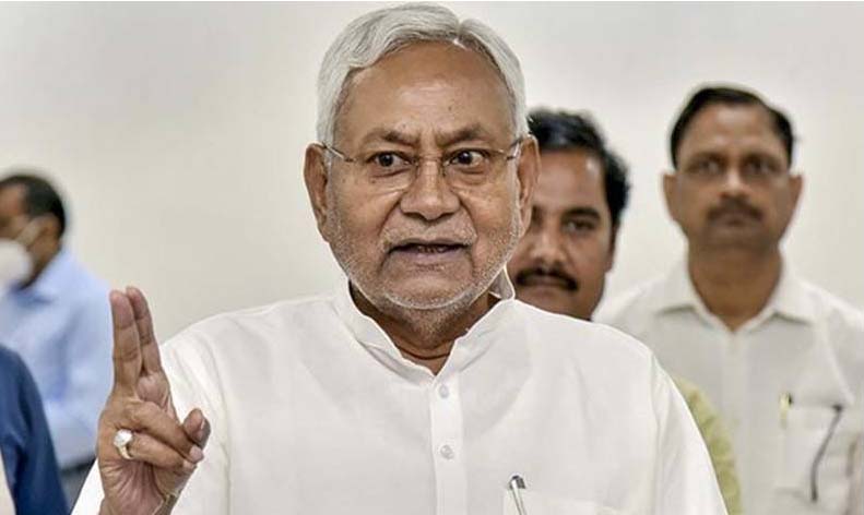 Bihar Political news : नीतीश ने किया गठबंधन से किनारा, राज्यपाल से मिलने का मांगा समय