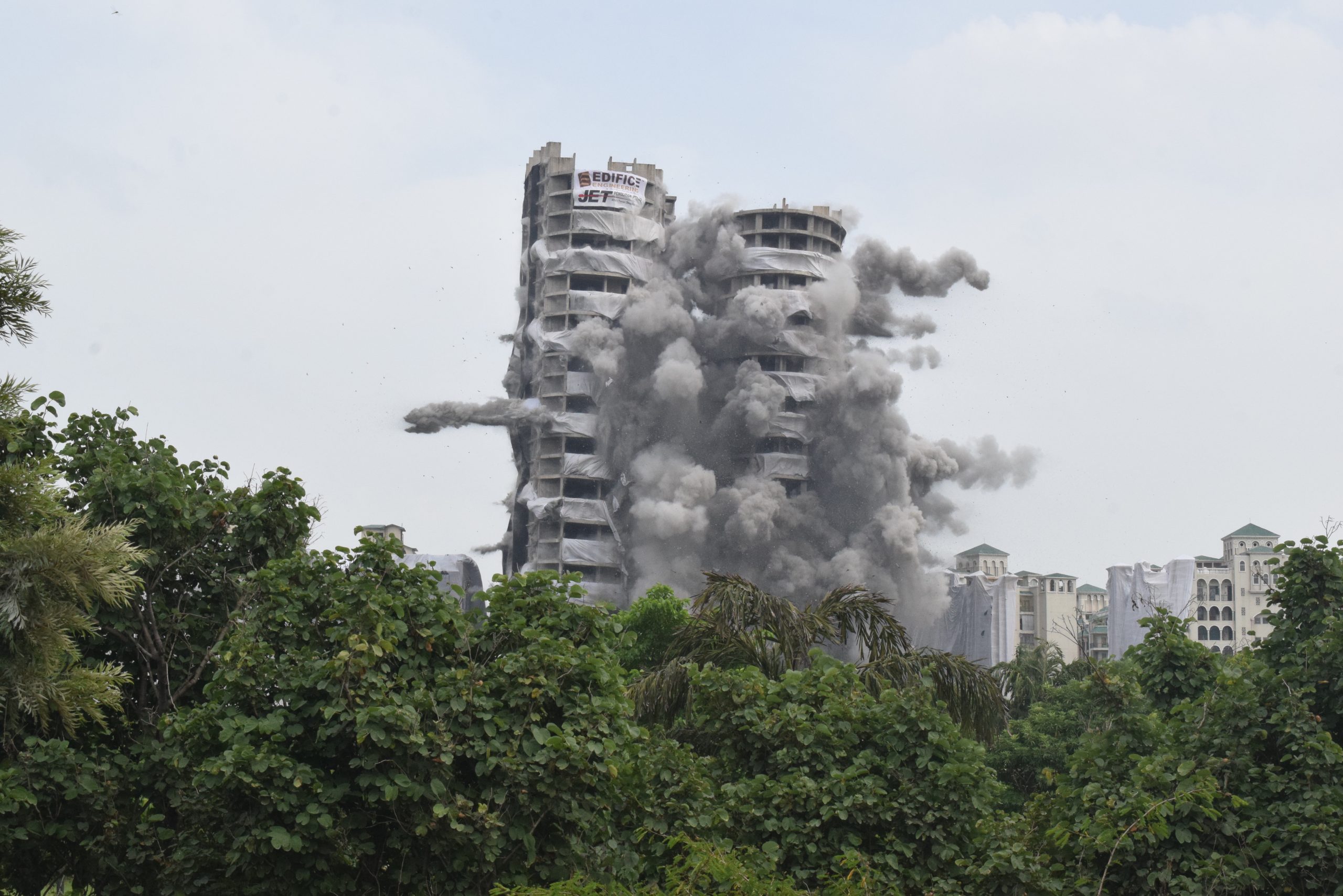 Noida Twin Tower : गुबार में तब्दील सुपरटेक का गुमान