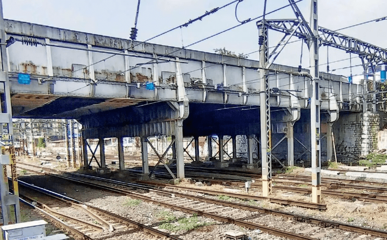 Mumbai News: कर्नाक पुल को ढहाने के लिए 27 घंटे तक बाधित रहेगा रेलवे मार्ग