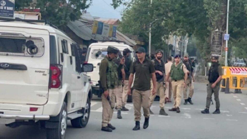 Threats to journalists, police raids in three districts of Jammu and Kashmir