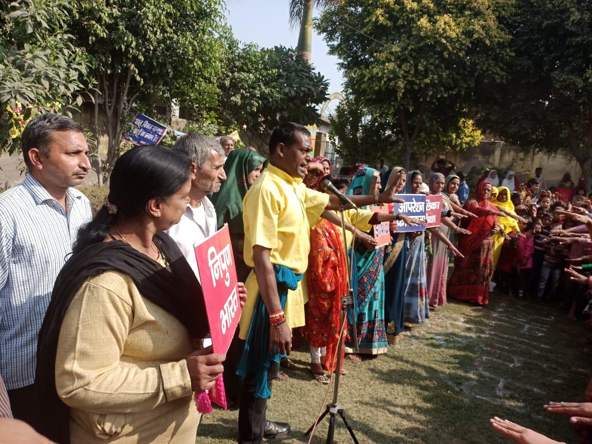 Greater Noida News : निपुण भारत जन जागरुकता नुक्कड़ नाटक के माध्यम से किया गया