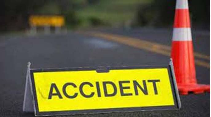 Maharashtra  News : मुंबई-पुणे एक्सप्रेसवे पर कार की ट्रक से टक्कर में पांच की मौत, चार घायल