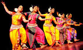 Odisha dance: ओडिशा नृत्य की प्रस्तुति से लोग मुग्ध