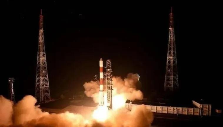 Technology News : इसरो 26 नवंबर को ओशनसैट-3 और आठ लघु उपग्रहों के साथ पीएसएलवी-सी54 को प्रक्षेपित करेगा