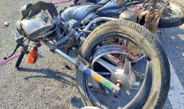 Chitrakoot: अज्ञात वाहन की टक्कर से बाइक सवार तीन युवकों की मौत