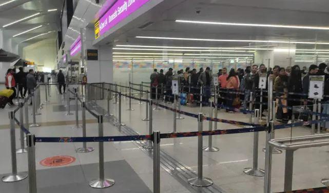 Delhi Airport: दिल्ली हवाई अड्डे पर यात्रियों के लिए प्रतीक्षा अवधि घटी