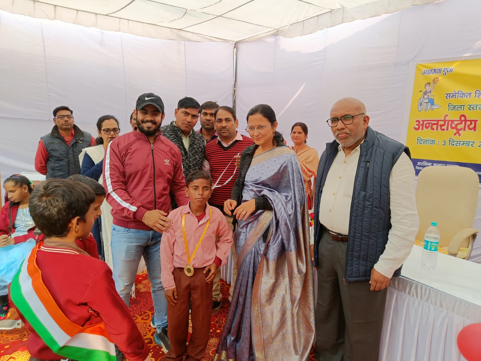 Greater Noida News : स्पेशल बच्चो को कराया स्पेशल महसूस – बच्चों के साथ मिलकर मनाया विश्व दिव्यांग दिवस, बीएसए ने सम्मानित किया