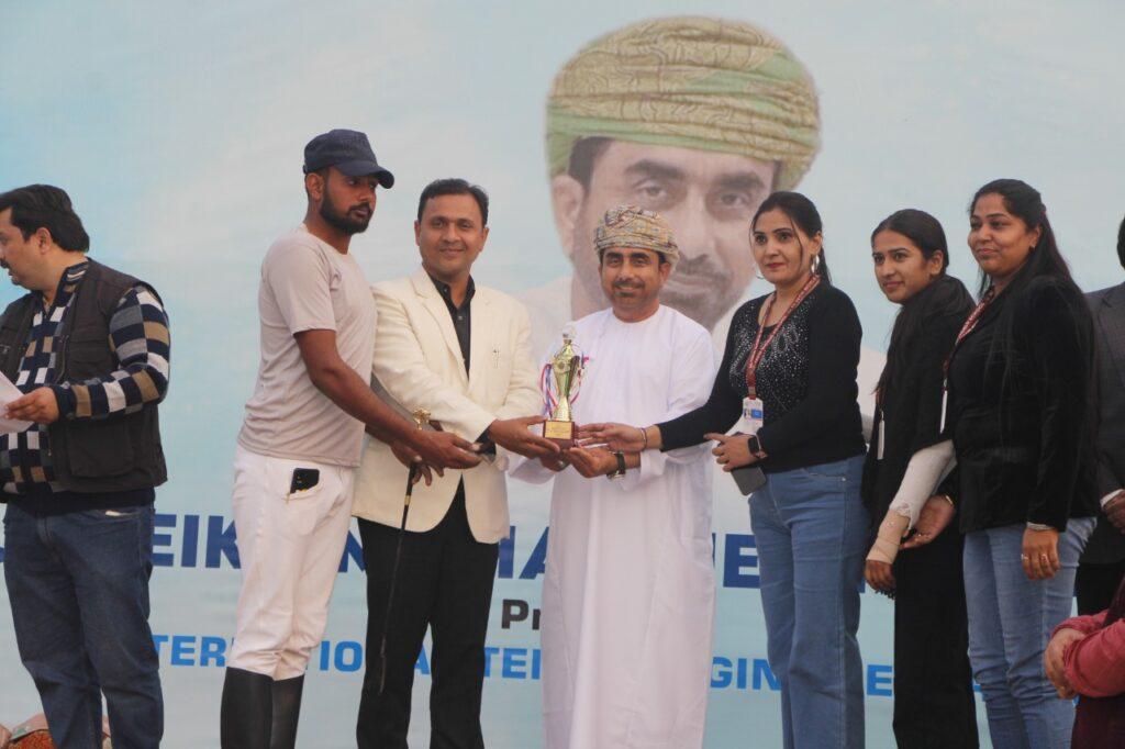 Ghaziabad News : Horsemen showed amazing feats in Ghaziabad Horse Show, Indian Navy's horseman Ankit Kumar won the motor bike
