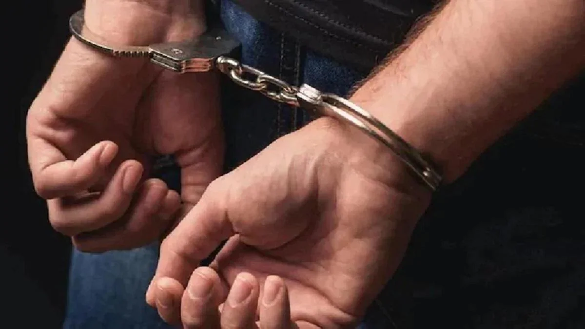 Greater Noida News : शौक पूरे करने के लिए लूटे मोबाइल, छात्र समेत चार गिरफ्तार