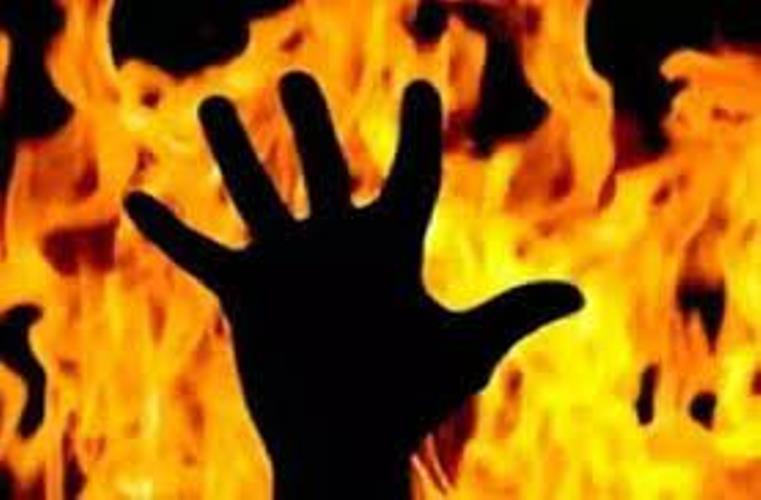 Ahmedabad News : अहमदाबाद में फ्लैट में आग लगी, किशोरी की मौत