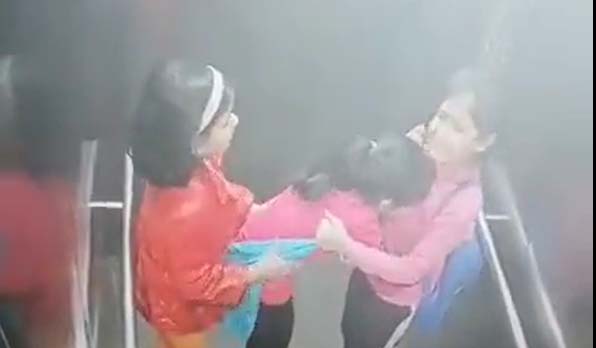 Ghaziabad News : आघे घंटे तक लिफ्ट में फंसी रहीं तीन बच्चियां