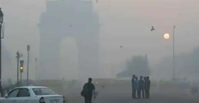 Air Pollution : दिल्ली में न्यूनतम तापमान 6.2 डिग्री सेल्सियस, वायु गुणवत्ता ‘बहुत खराब’