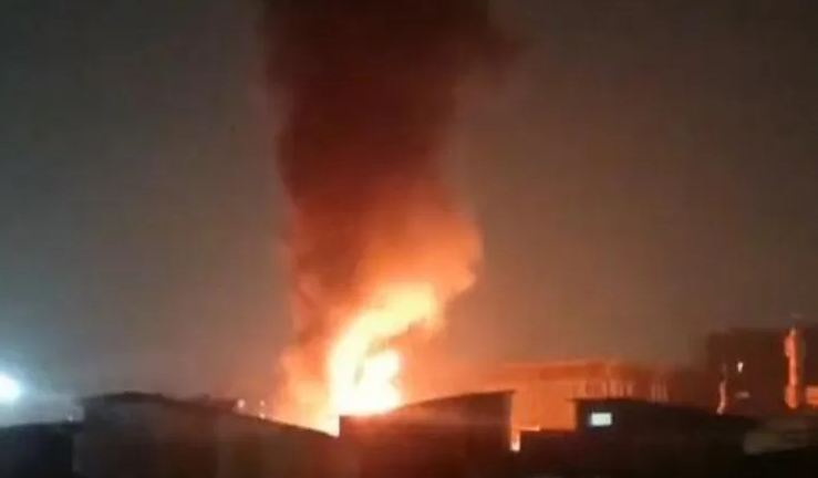 Mumbai Fire : मुंबई के कुर्ला के बाजार में लगी आग, 25 दुकानें जलकर खाक