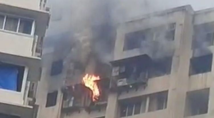 Mumbai Fire: 29 मंजिला इमारत में लगी आग, चार लोग अस्पताल में भर्ती