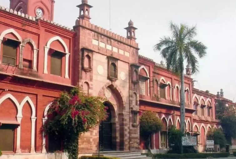 Aligarh AMU में मजहबी नारा लगाने वाले छात्र पर मुकदमा