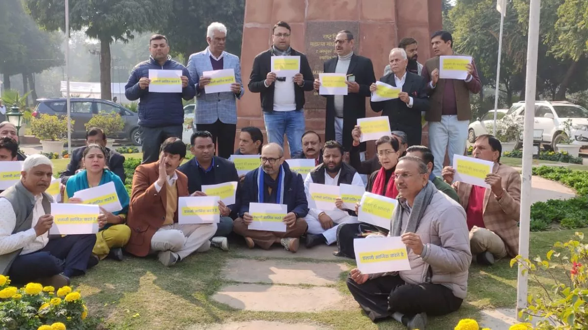New Delhi Political News : दिल्ली विस ‘आप’ के विधायकों ने दिल्ली में संस्थागत बदलाव की मांग की