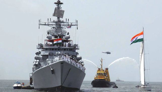 Indian Navy: हिंद महासागर क्षेत्र में बड़ा युद्धाभ्यास कर रही नौसेना