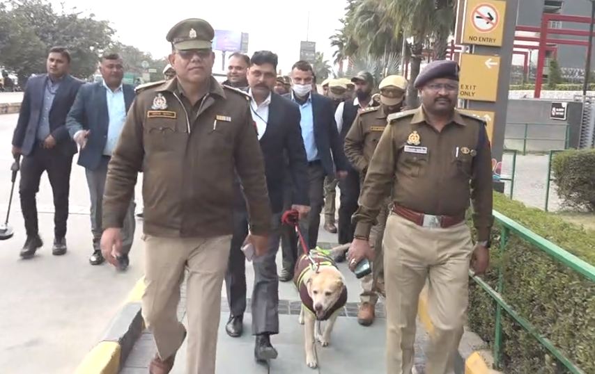 Noida सड़क पर उतरी कमिश्नरी की पुलिस बड़े पैमाने पर चलाया चैकिंग अभियान