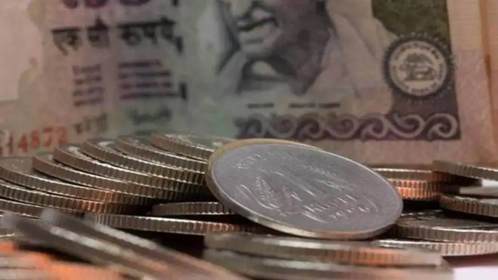 Economic Review: The pressure on the rupee may continue