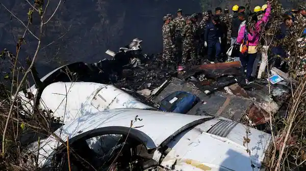 Nepal Plane Crash : चार लापता लोगों की तलाश जारी, परिजनों को आज सौंपे जाएंगे शव